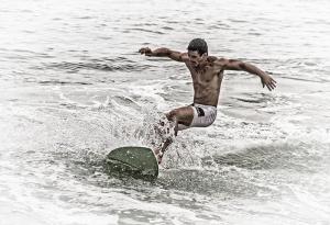 085 stephen ravner flying the surf